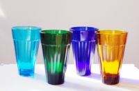 Quatre grands verres en couleur